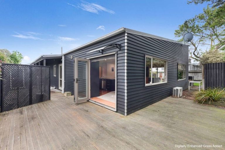 Photo of property in 30 Knowles Street, Terrace End, Palmerston North, 4410