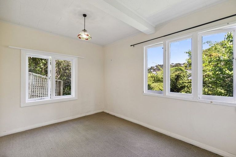 Photo of property in 6 Governor Road, Northland, Wellington, 6012