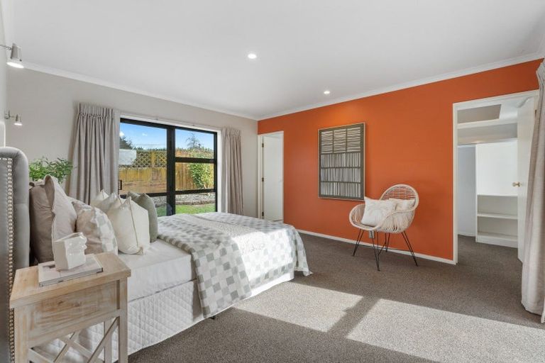 Photo of property in 23 Greenwood Place, Fitzherbert, Palmerston North, 4410