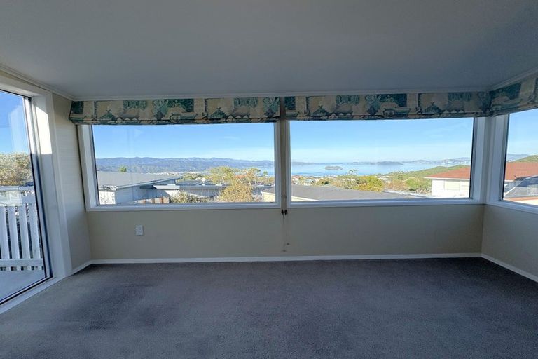 Photo of property in 5 Oakleigh Street, Maungaraki, Lower Hutt, 5010