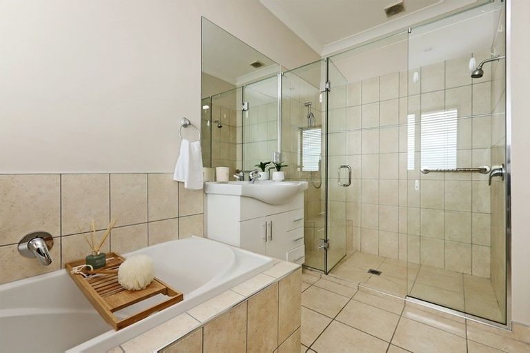 Photo of property in 15a Golding Road, Taradale, Napier, 4112