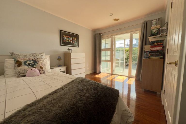 Photo of property in 84 Parr Terrace, Castor Bay, Auckland, 0620