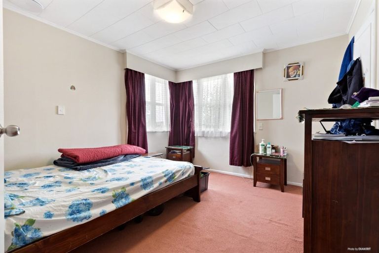 Photo of property in 4 Kaweka Street, New Lynn, Auckland, 0600