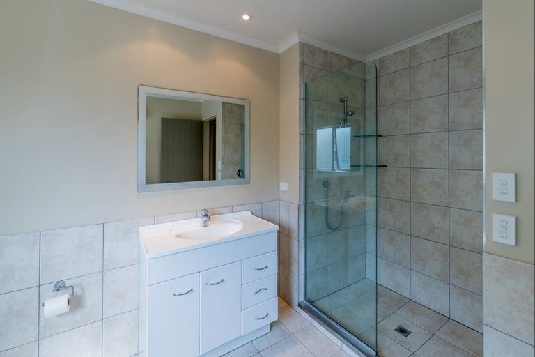 Photo of property in Te Kakariki Apartments, 2/2 Wellington Road, Paekakariki, 5034