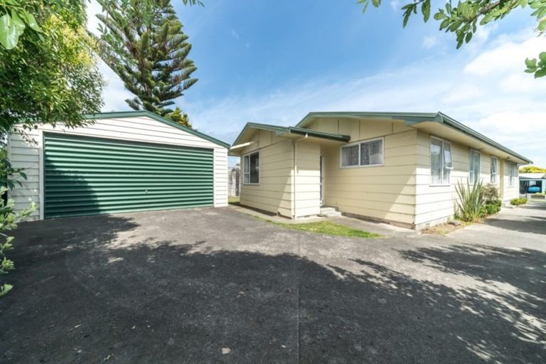 Photo of property in 38 Somerset Crescent, Highbury, Palmerston North, 4412