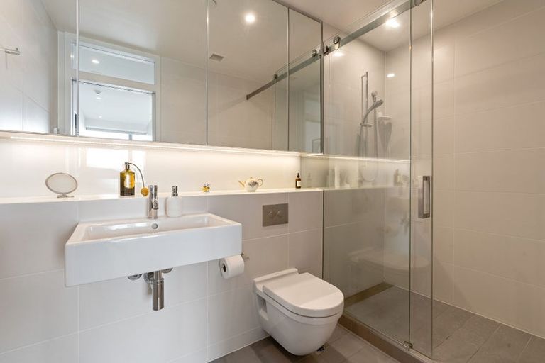 Photo of property in Clyde Quay Wharf, 1a/7 Clyde Quay Wharf, Te Aro, Wellington, 6011