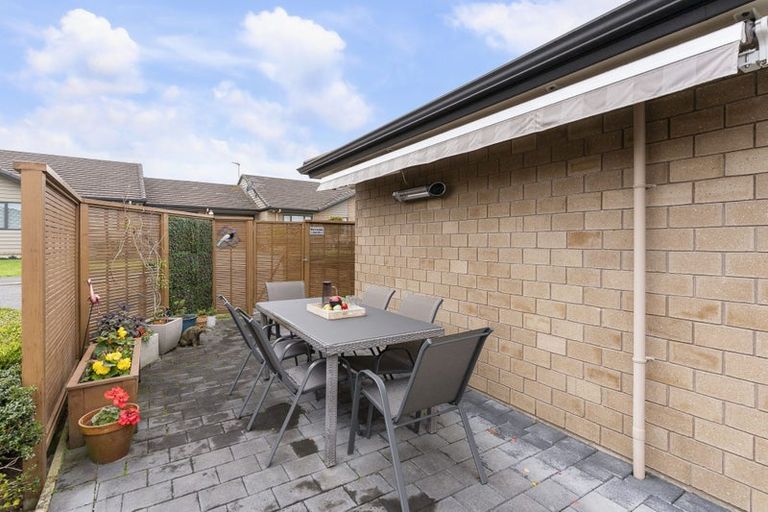 Photo of property in 58 Royalle Mews, Botany Downs, Auckland, 2010
