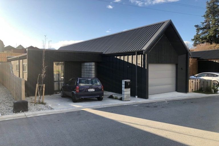 Photo of property in 7 Huxley Place, Lake Hayes, Queenstown, 9304