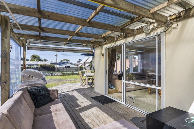 Photo of property in 215 Ocean Road, Whangamata, 3620