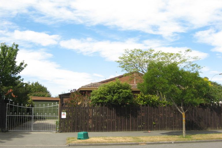 Photo of property in 40 Royal Park Drive, Parklands, Christchurch, 8083