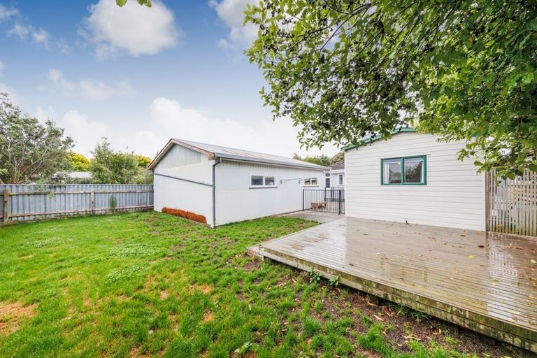 Photo of property in 19 Featherston Street, Takaro, Palmerston North, 4412