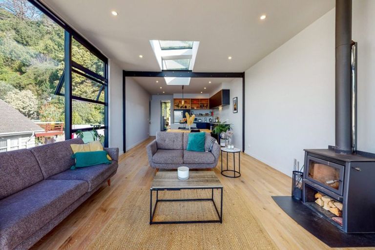 Photo of property in 306b Queens Drive, Lyall Bay, Wellington, 6022