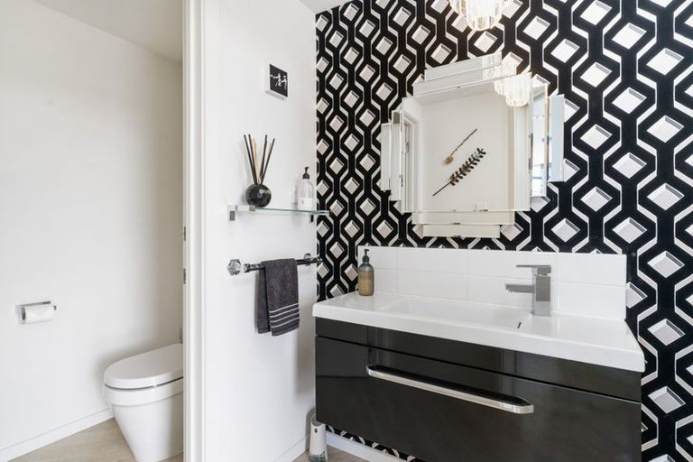 Photo of property in 11 Saint Remy Lane, Redcliffs, Christchurch, 8081