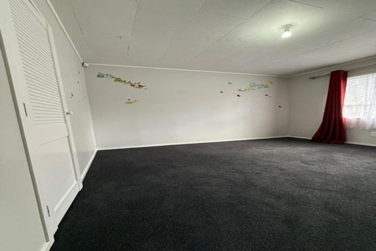 Photo of property in 101a Triangle Road, Massey, Auckland, 0614