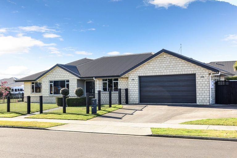 Photo of property in 23 Madison Street, Cambridge, 3434