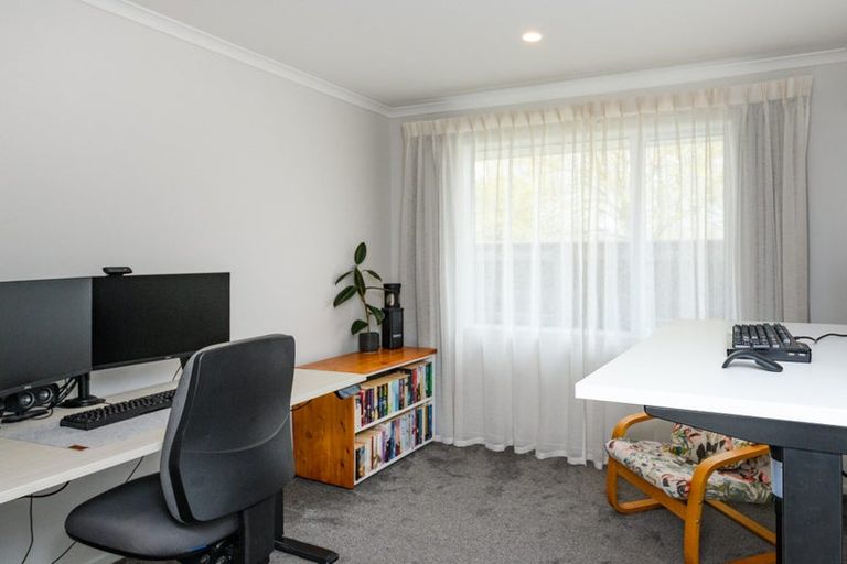 Photo of property in 1 Ivy Lane, Kelvin Grove, Palmerston North, 4414