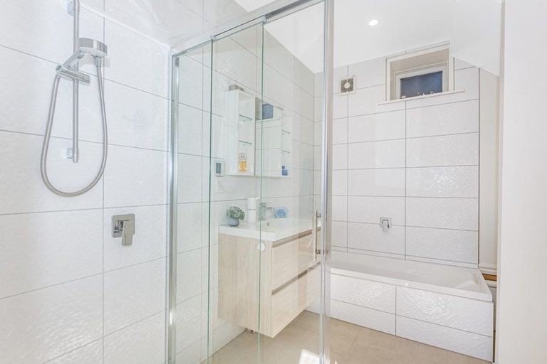 Photo of property in 27 Princess Terrace, Newtown, Wellington, 6021