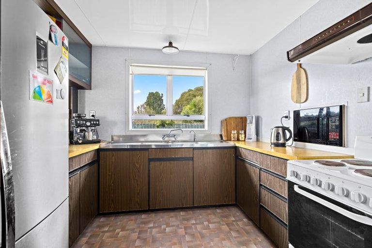 Photo of property in 9 Awaroa Road, Helensville, 0800