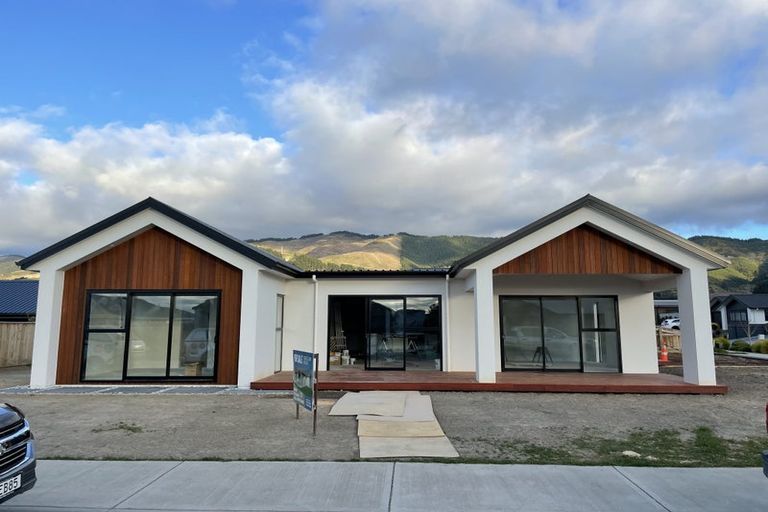 Photo of property in 1 Greenway Crescent, Hope, 7020