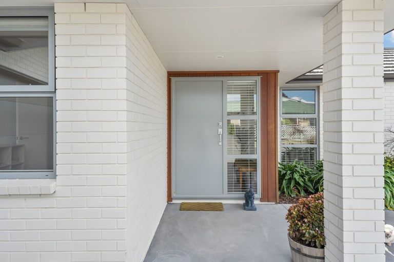 Photo of property in 6 Greenridge Lane, Merrilands, New Plymouth, 4312