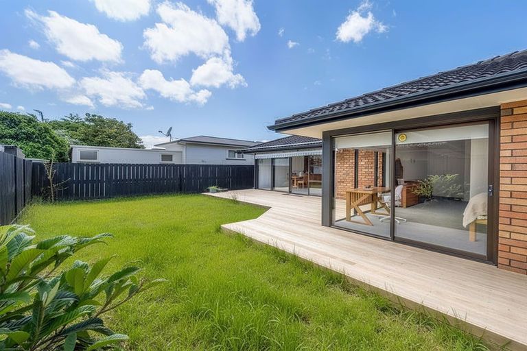 Photo of property in 21a Eastern Beach Road, Eastern Beach, Auckland, 2012