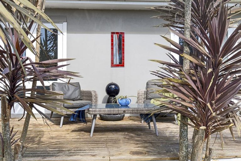 Photo of property in 71 Mountain Road, Sentry Hill, New Plymouth, 4373