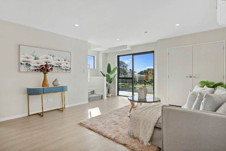 Photo of property in 24e Wayne Drive, Mangere, Auckland, 2022