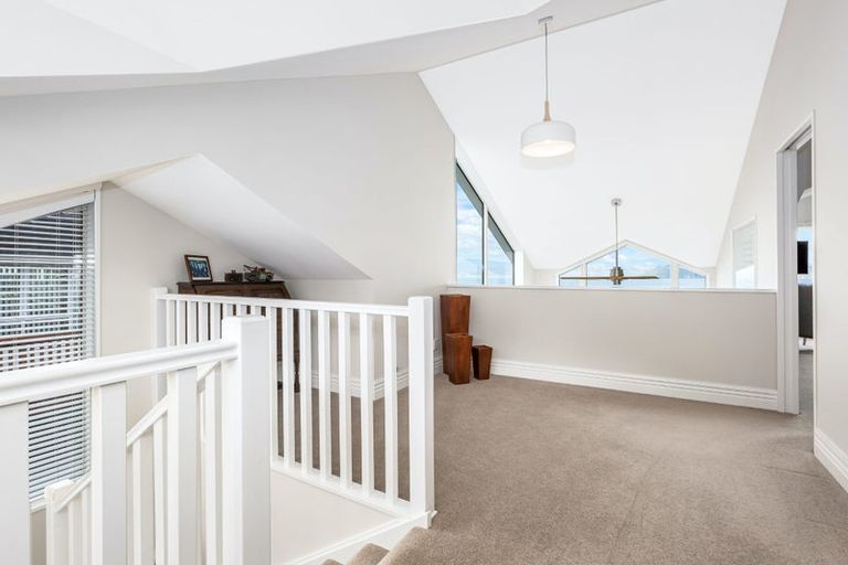 Photo of property in 5 Curnow Way, Kaiwharawhara, Wellington, 6035