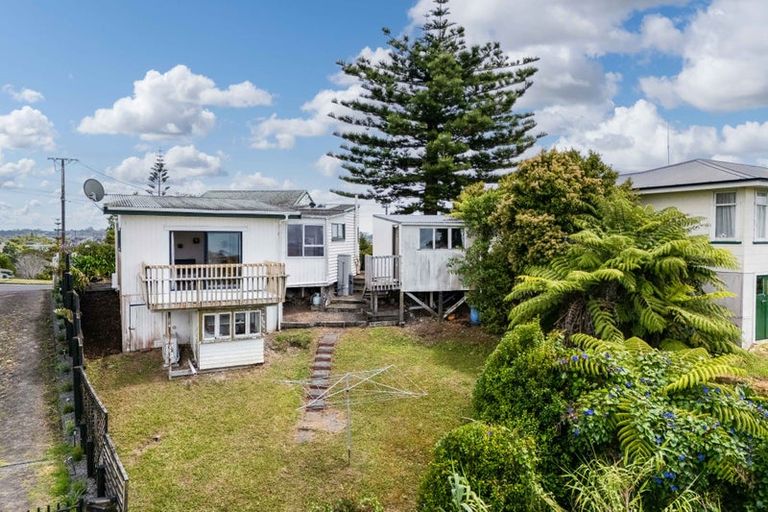 Photo of property in 92 Knights Road, Rothesay Bay, Auckland, 0630