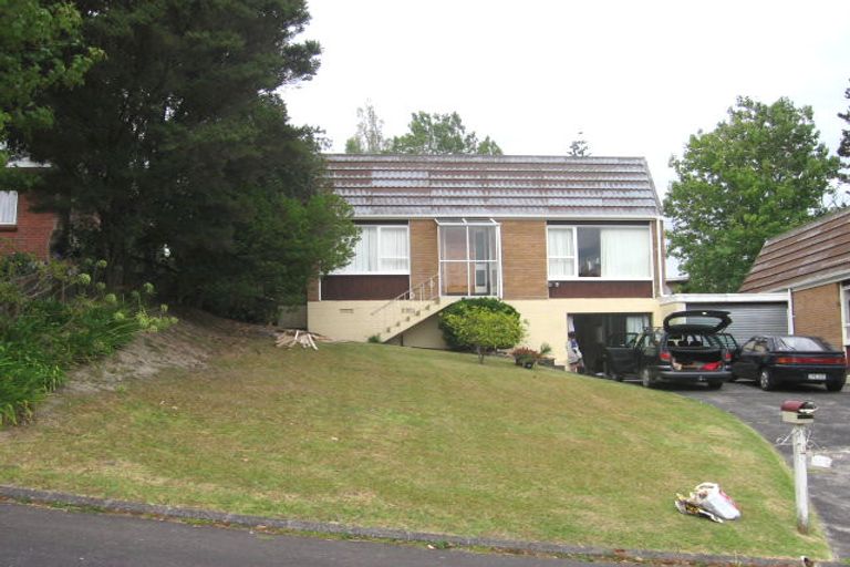 Photo of property in 1/10 Lancelot Place, Glenfield, Auckland, 0629