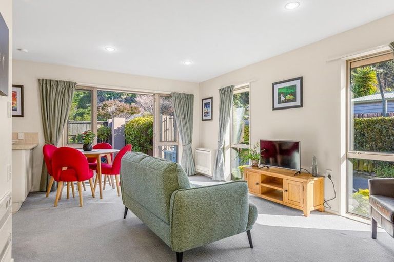 Photo of property in 21 Taupata Street, Redcliffs, Christchurch, 8081