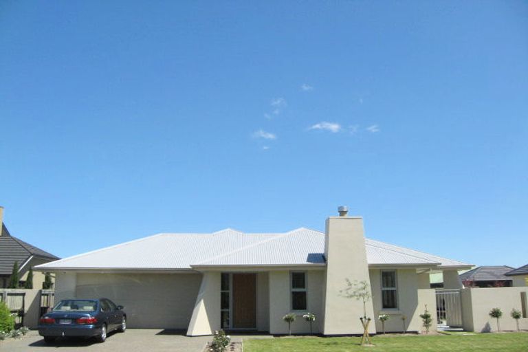 Photo of property in 72 Willowview Drive, Redwood, Christchurch, 8051