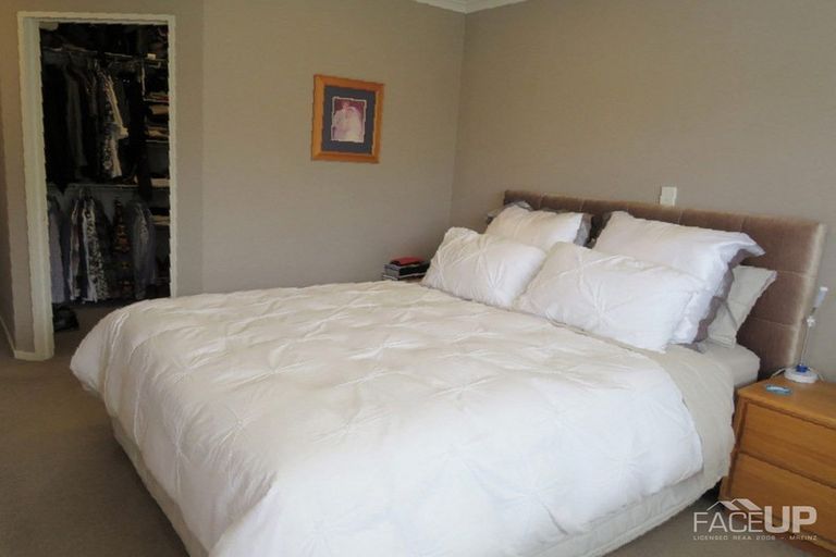 Photo of property in 22 Connemara Court, West Harbour, Auckland, 0618