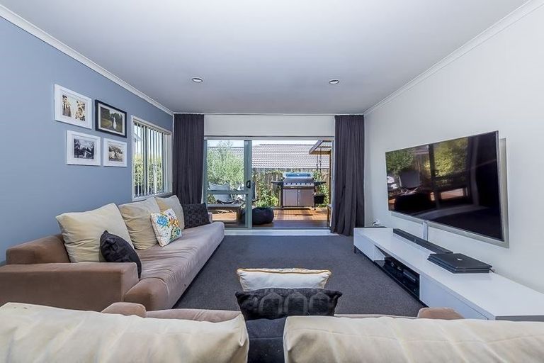 Photo of property in 2a Renata Crescent, Te Atatu Peninsula, Auckland, 0610