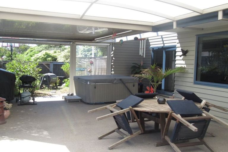 Photo of property in 3 Moss Lane, Raumati Beach, Paraparaumu, 5032