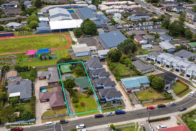Photo of property in 11 Kingdale Road, Henderson, Auckland, 0610