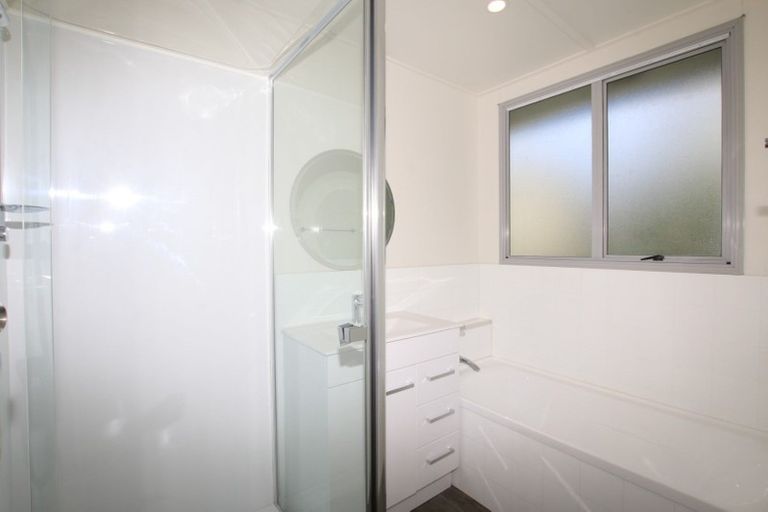 Photo of property in 17 Maywood Crescent, Glen Eden, Auckland, 0602