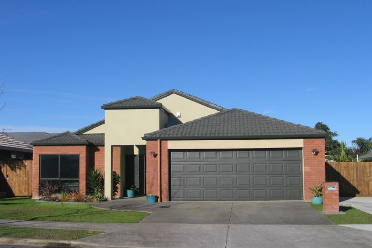 Photo of property in 27 Newbliss Crescent, East Tamaki Heights, Auckland, 2016