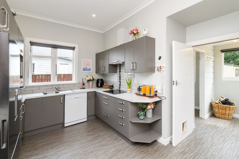 Photo of property in 25 Edgeware Road, Palmerston North, 4410
