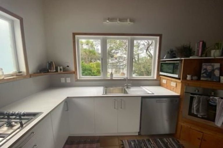 Photo of property in 352 Motutara Road, Muriwai, 0881