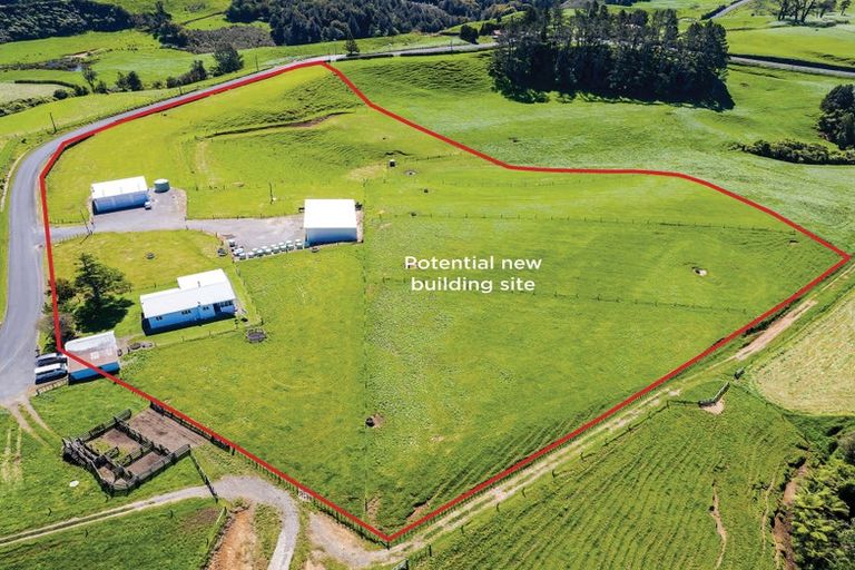 Photo of property in 1 Clarke Road, Huirangi, New Plymouth, 4373