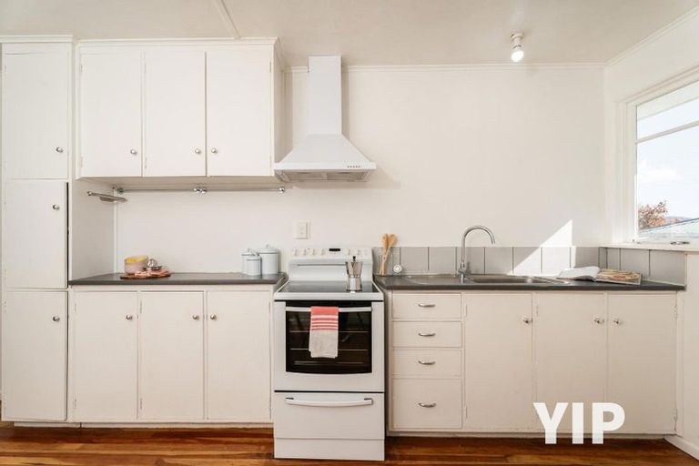 Photo of property in 58 Kenmore Street, Newlands, Wellington, 6037