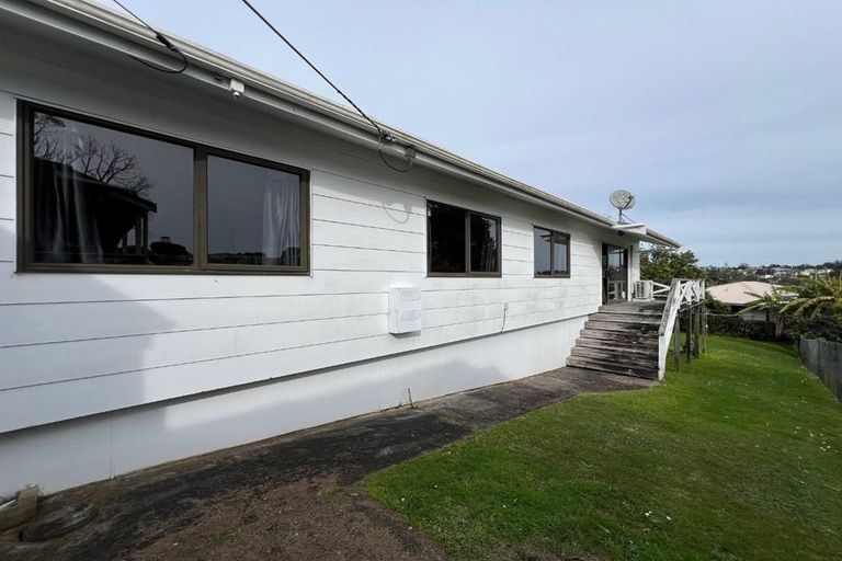 Photo of property in 1/286 Wairau Road, Glenfield, Auckland, 0629