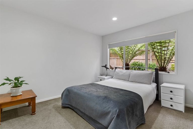 Photo of property in 11 Tyrico Close, Unsworth Heights, Auckland, 0632