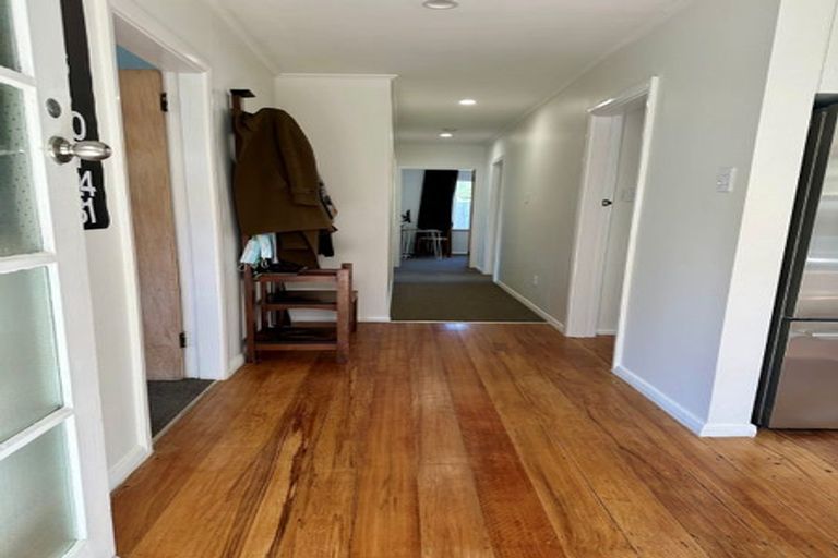 Photo of property in 4 Black Rock Road, Newlands, Wellington, 6037