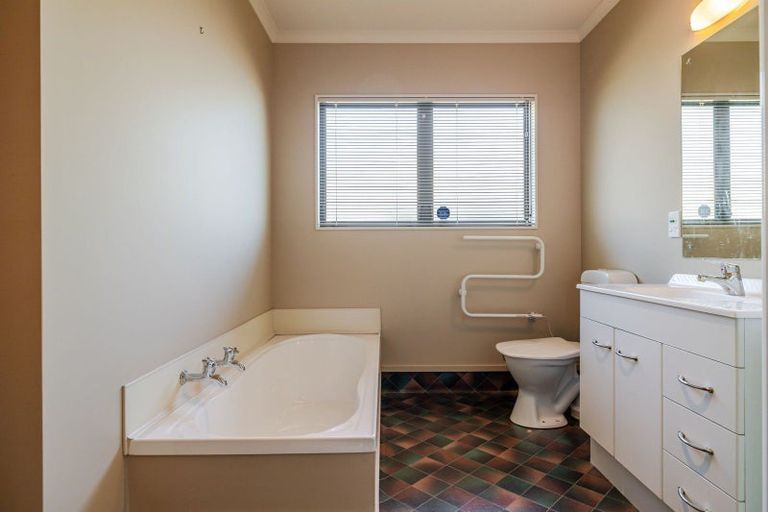 Photo of property in 17 Tyndall Street, Pahiatua, 4910