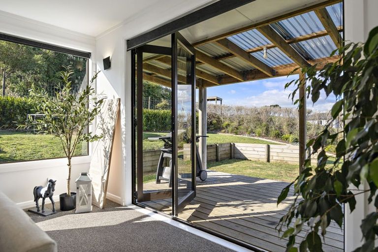 Photo of property in 44b Crosland Road, South Head, 0874