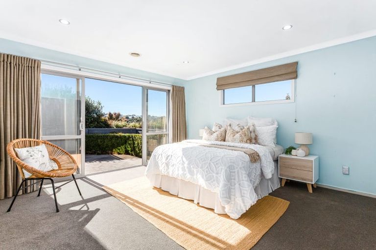 Photo of property in 5 Tongariro Drive, Aotea, Porirua, 5024