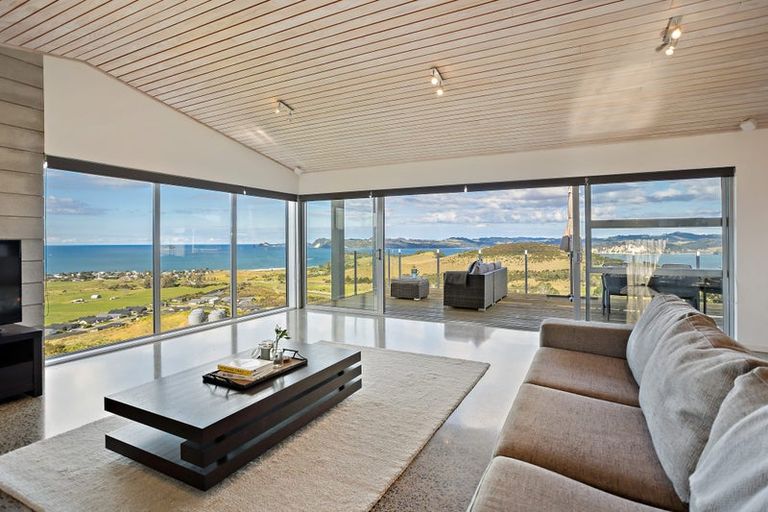 Photo of property in 152 Centennial Drive, Whitianga, 3510