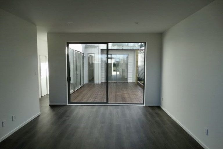 Photo of property in 5 Pihoihoi Place, Hobsonville, Auckland, 0616